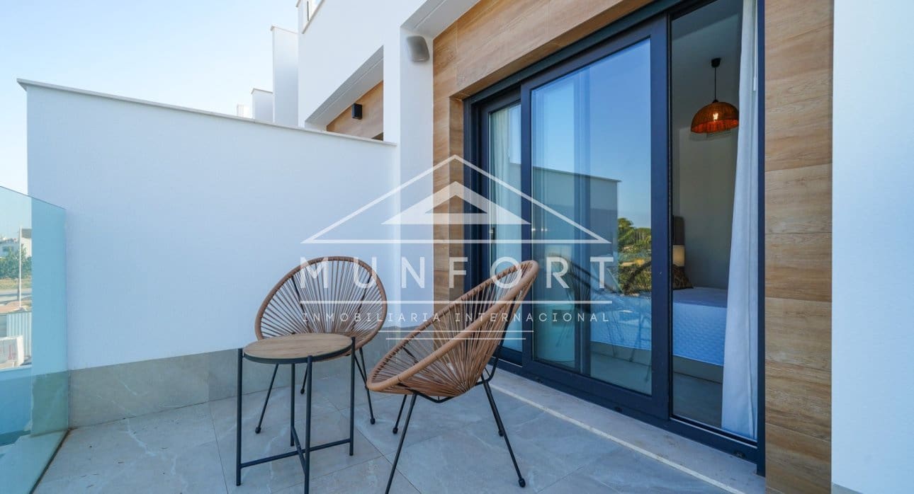 3 makuuhuone Omakotitalo myytävänä paikassa San Pedro del Pinatar mukana uima-altaan - 369 900 € (Ref: 9279790)