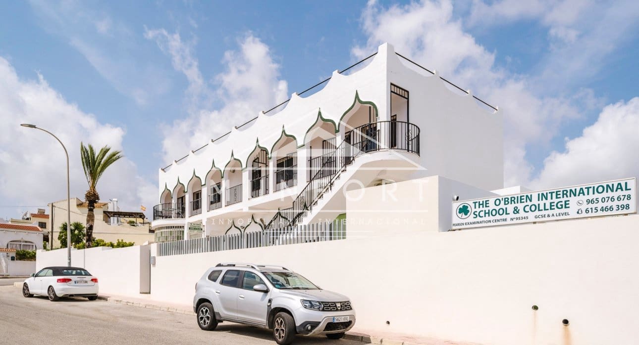 4 sovrum Villa till salu i San Miguel de Salinas med pool - 1 500 000 € (Ref: 9282643)