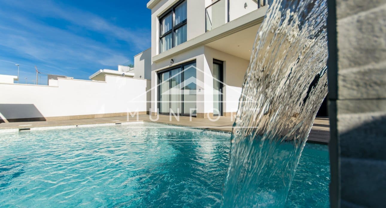 4 bedroom Villa for sale in San Miguel de Salinas with pool - € 630,000 (Ref: 9282646)