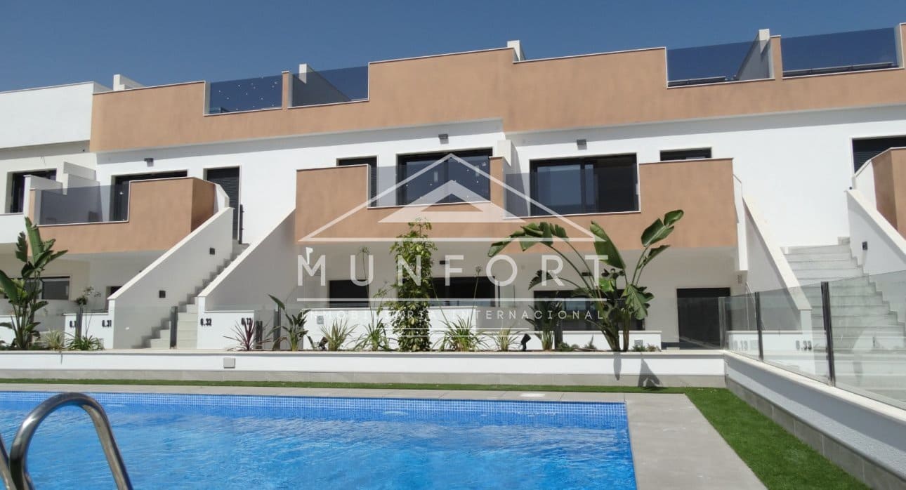 3 quarto Bungalow para venda em Pilar de la Horadada com piscina - 285 000 € (Ref: 9283051)