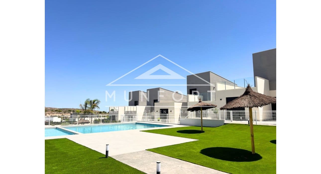 2 soveværelse Semi-Rækkehus til salg i Banos y Mendigo med swimmingpool - € 229.000 (Ref: 9294259)