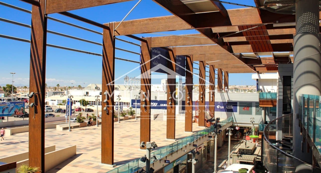 2 slaapkamer Appartement te koop in Torrevieja met zwembad - € 265.000 (Ref: 9294779)