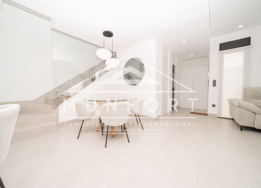 3 makuuhuone Omakotitalo myytävänä paikassa Benijofar mukana uima-altaan - 465 000 € (Ref: 9296346)