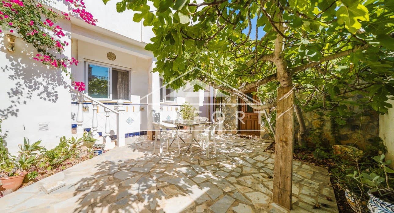 6 slaapkamer Villa te koop in La Manga del Mar Menor - € 879.900 (Ref: 9311602)