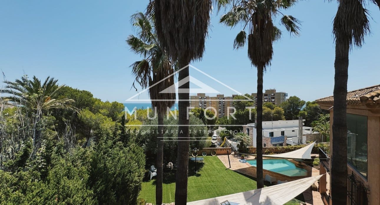 2 bedroom Semi-detached Villa for rent in Dehesa de Campoamor with pool - € 1,499 (Ref: 9314513)