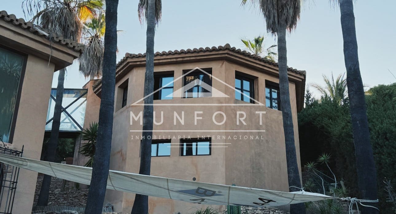 2 bedroom Semi-detached Villa for rent in Dehesa de Campoamor with pool - € 1,499 (Ref: 9314513)