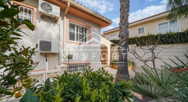 5 Zimmer Villa zu verkaufen in Benijófar mit Pool - 498.000 € (Ref: 9332653)