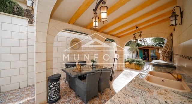 5 Zimmer Villa zu verkaufen in Benijófar mit Pool - 498.000 € (Ref: 9332653)