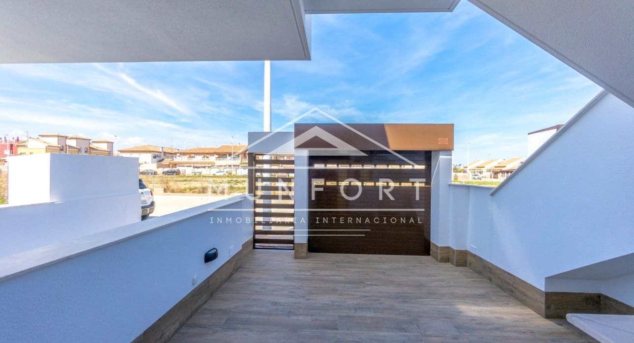 3 slaapkamer Halfvrijstaande villa te koop in San Pedro del Pinatar met zwembad - € 350.000 (Ref: 9337056)