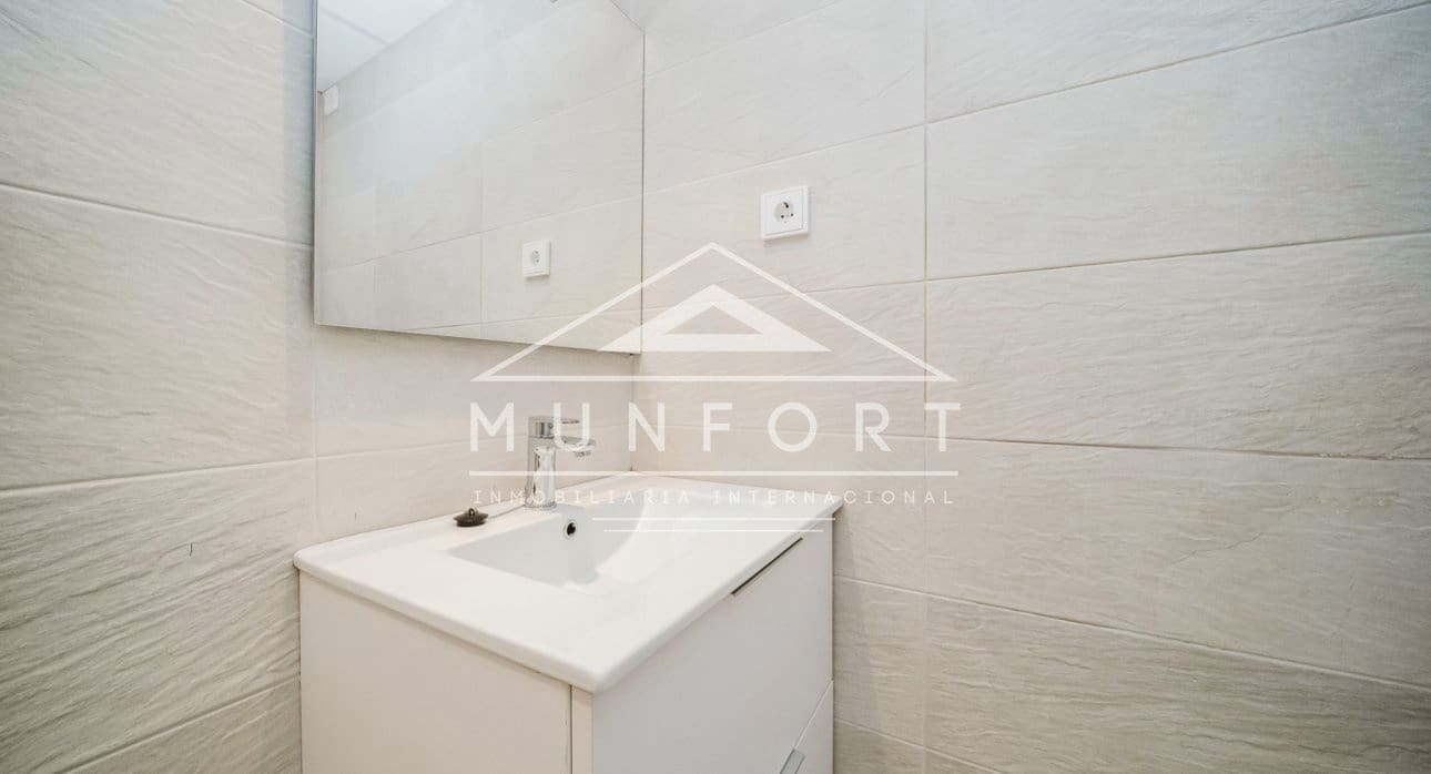 1 slaapkamer Appartement te koop in La Manga del Mar Menor met zwembad - € 225.000 (Ref: 9340351)