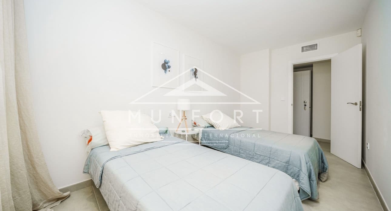 2 slaapkamer Appartement te koop in La Manga del Mar Menor met zwembad - € 238.000 (Ref: 9340352)