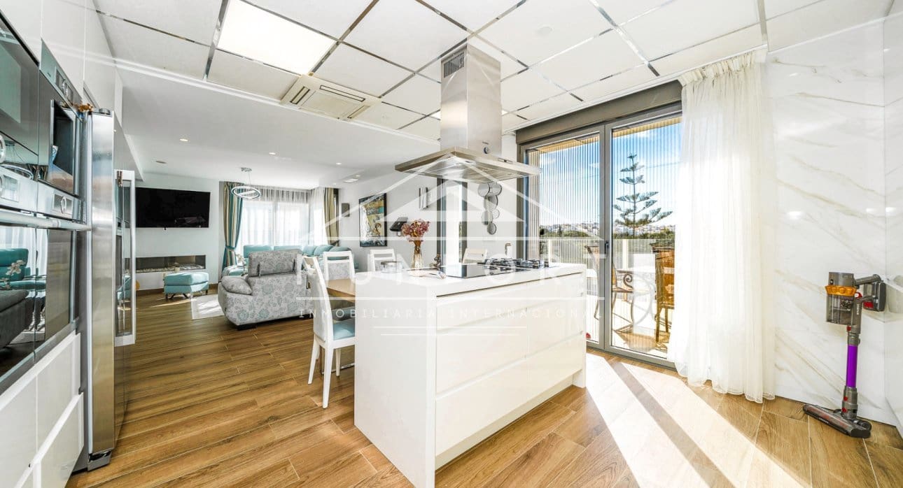 3 camera da letto Villa in vendita in Torrevieja con piscina - 1.280.000 € (Rif: 9345565)