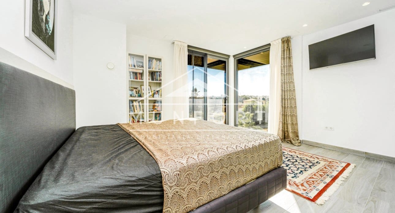 3 camera da letto Villa in vendita in Torrevieja con piscina - 1.280.000 € (Rif: 9345565)