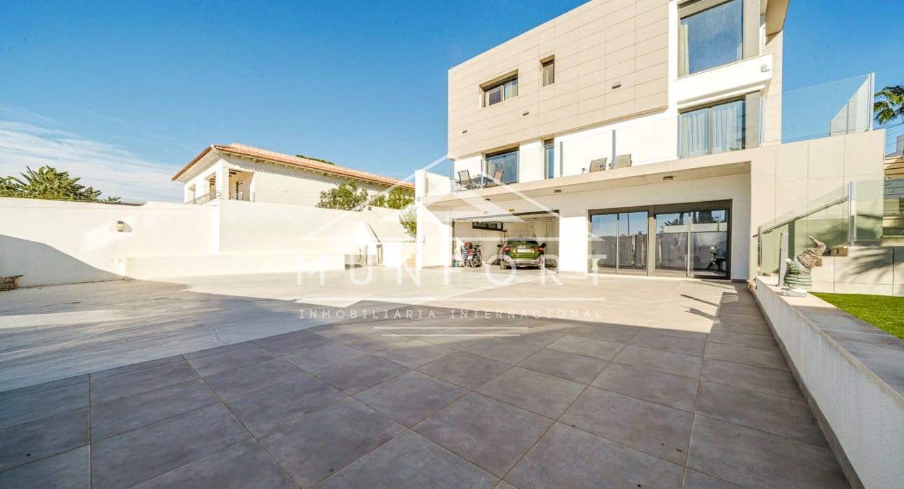 3 camera da letto Villa in vendita in Torrevieja con piscina - 1.280.000 € (Rif: 9345565)