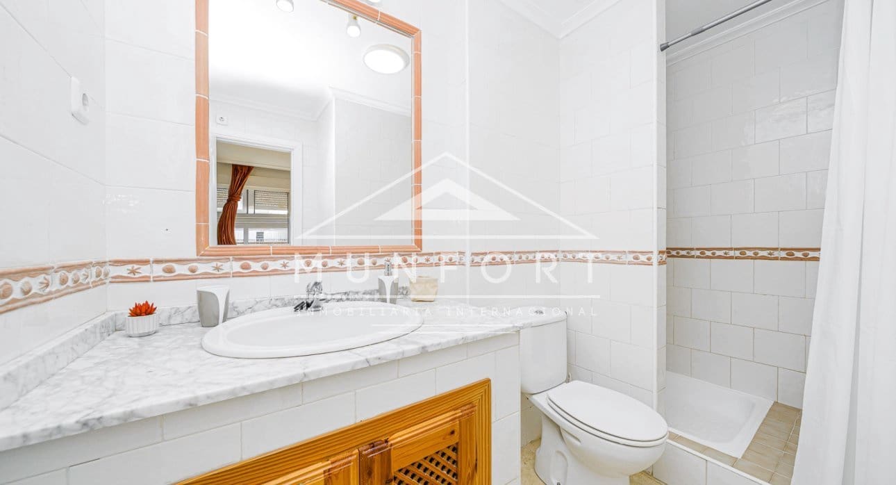 2 Zimmer Apartment zu verkaufen in Villamartin mit Pool - 238.000 € (Ref: 9345566)