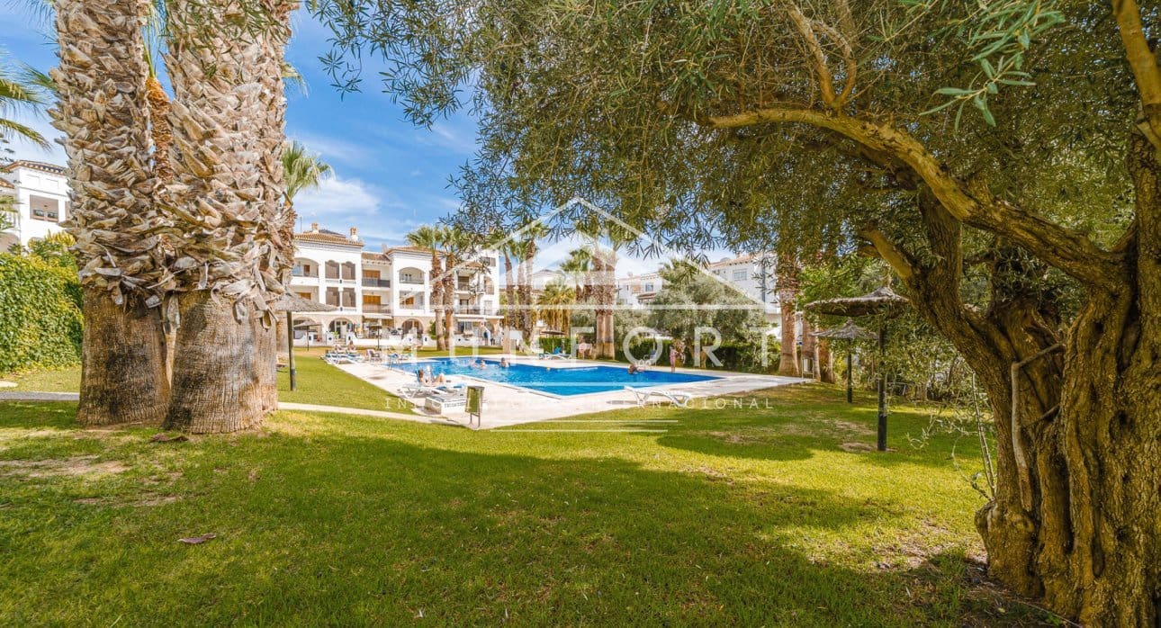2 Zimmer Apartment zu verkaufen in Villamartin mit Pool - 238.000 € (Ref: 9345566)