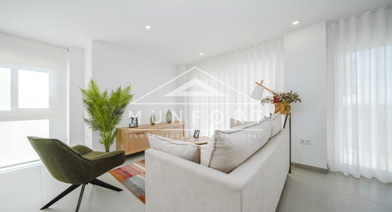 2 slaapkamer Appartement te koop in La Manga del Mar Menor met zwembad - € 213.259 (Ref: 9350045)