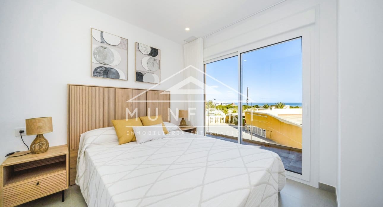 2 slaapkamer Appartement te koop in La Manga del Mar Menor met zwembad - € 213.259 (Ref: 9350045)