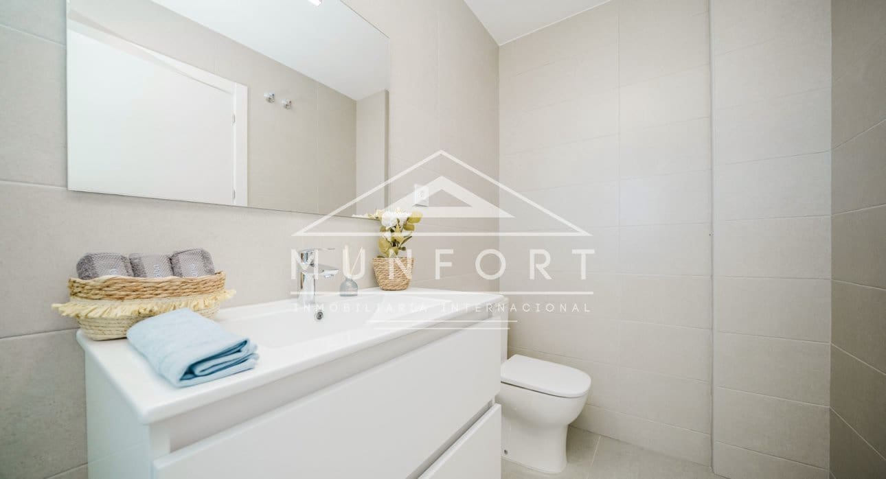 2 slaapkamer Appartement te koop in La Manga del Mar Menor met zwembad - € 213.259 (Ref: 9350045)