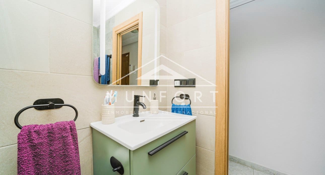 2 bedroom Apartment for sale in Torrevieja with pool - € 137,800 (Ref: 9352911)