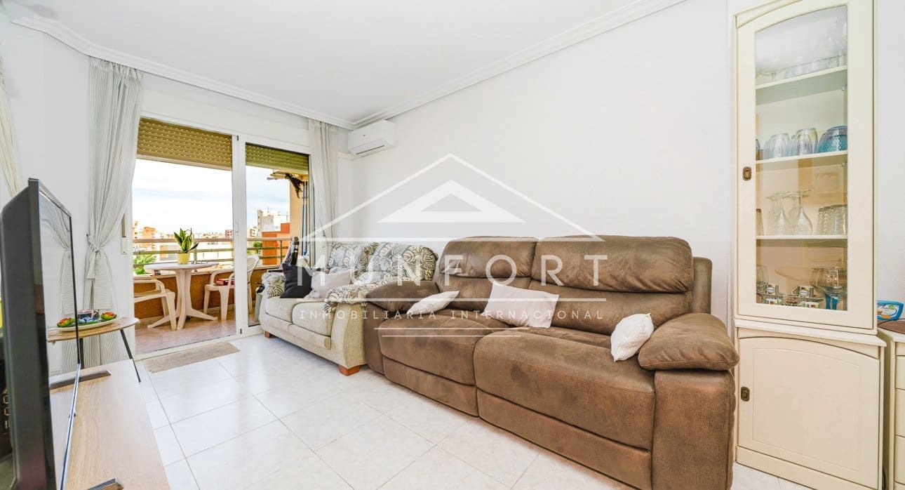 2 bedroom Apartment for sale in Torrevieja with pool - € 137,800 (Ref: 9352911)