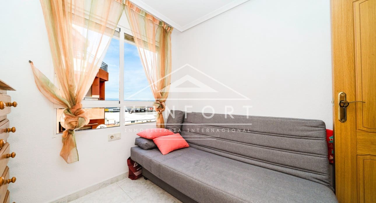 2 bedroom Apartment for sale in Torrevieja with pool - € 137,800 (Ref: 9352911)