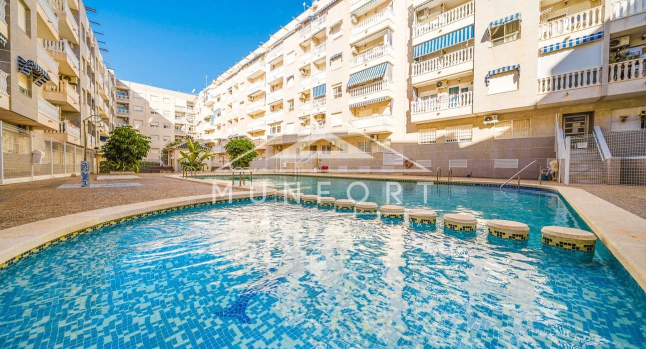 1 sypialnia Apartament na sprzedaż w Torrevieja z basenem - 95 000 € (Ref: 9352914)