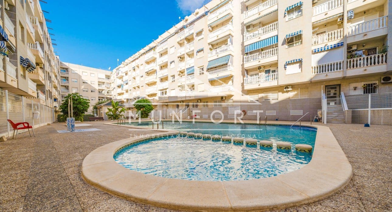 1 sypialnia Apartament na sprzedaż w Torrevieja z basenem - 95 000 € (Ref: 9352914)