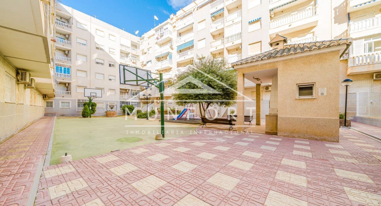 1 sypialnia Apartament na sprzedaż w Torrevieja z basenem - 95 000 € (Ref: 9352914)