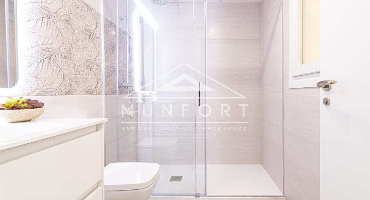 3 makuuhuone Omakotitalo myytävänä paikassa La Manga del Mar Menor mukana uima-altaan - 350 000 € (Ref: 9354539)