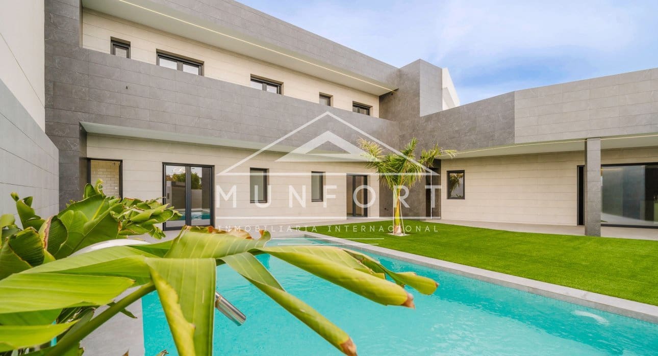 5 slaapkamer Villa te koop in Los Cuarteros met zwembad - € 1.300.000 (Ref: 9360283)