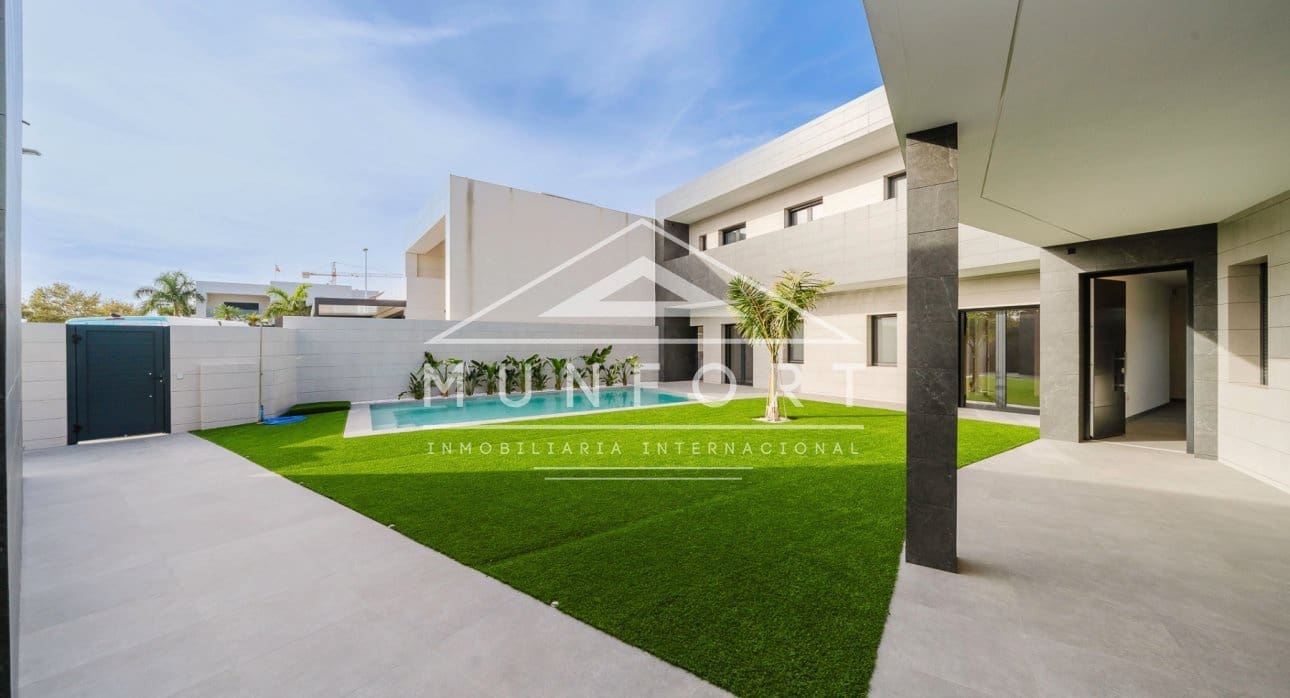 5 slaapkamer Villa te koop in Los Cuarteros met zwembad - € 1.300.000 (Ref: 9360283)