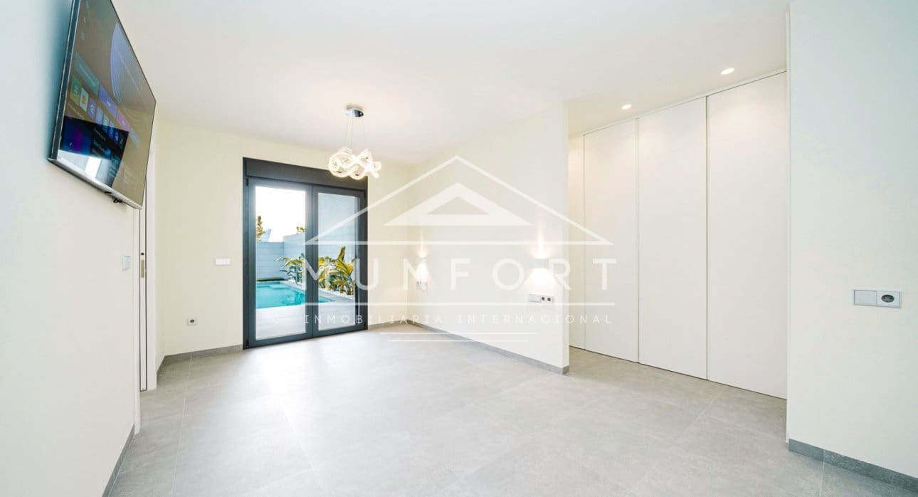 5 slaapkamer Villa te koop in Los Cuarteros met zwembad - € 1.300.000 (Ref: 9360283)