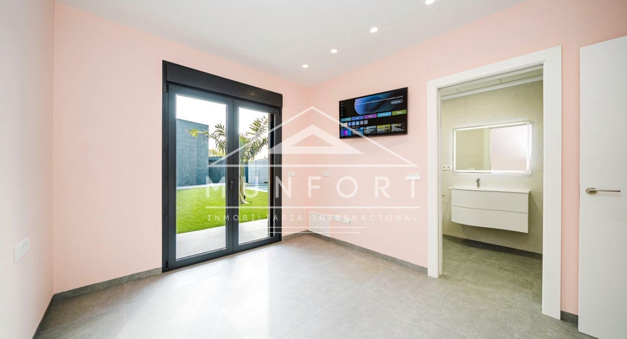 5 slaapkamer Villa te koop in Los Cuarteros met zwembad - € 1.300.000 (Ref: 9360283)