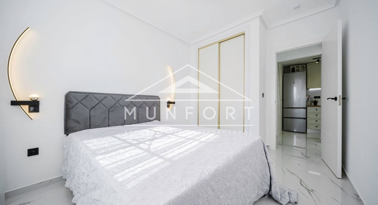 1 sypialnia Penthouse na sprzedaż w Orihuela Costa z basenem - 170 000 € (Ref: 9368965)