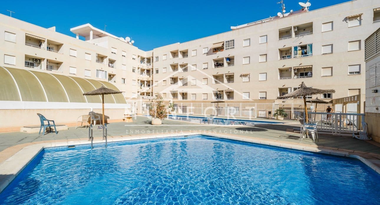 2 soverom Leilighet til salgs i Torrevieja med svømmebasseng - € 139 000 (Ref: 9374097)
