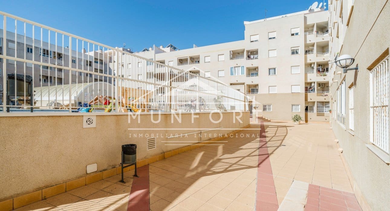 2 soverom Leilighet til salgs i Torrevieja med svømmebasseng - € 139 000 (Ref: 9374097)