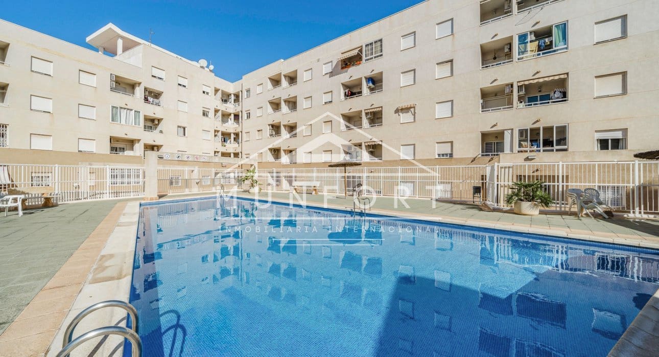 2 soverom Leilighet til salgs i Torrevieja med svømmebasseng - € 139 000 (Ref: 9374097)