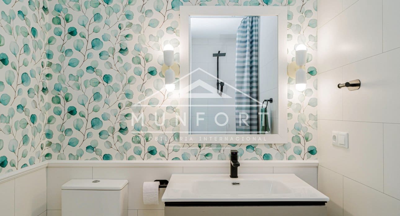 Apartamento de 2 habitaciones en Torrevieja en venta - 134.900 € (Ref: 9374308)