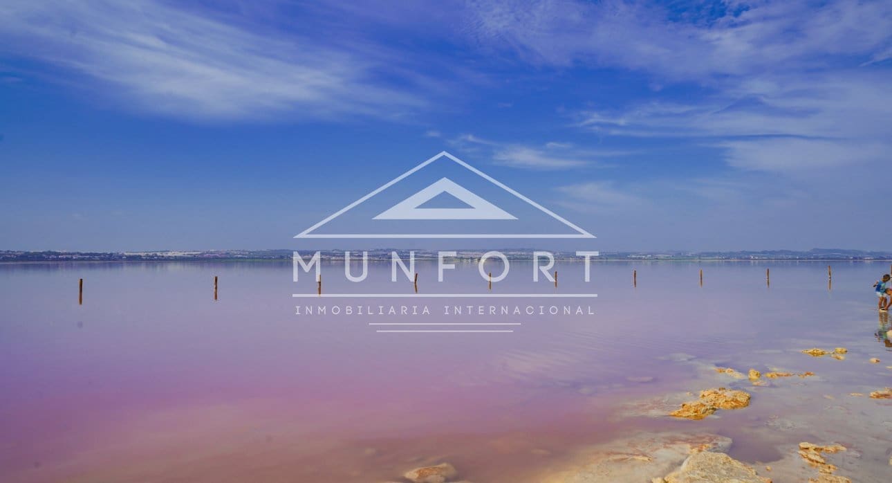 Apartamento de 2 habitaciones en Torrevieja en venta - 134.900 € (Ref: 9374308)