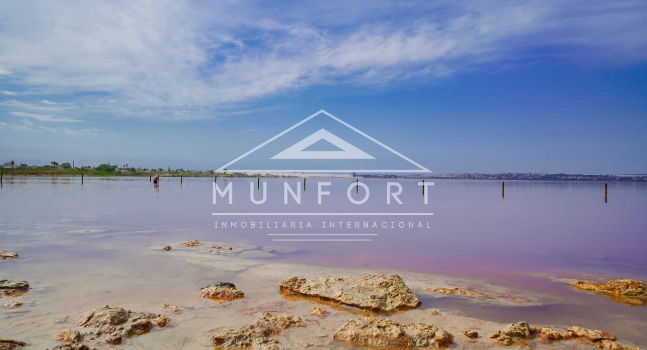 Apartamento de 2 habitaciones en Torrevieja en venta - 134.900 € (Ref: 9374308)