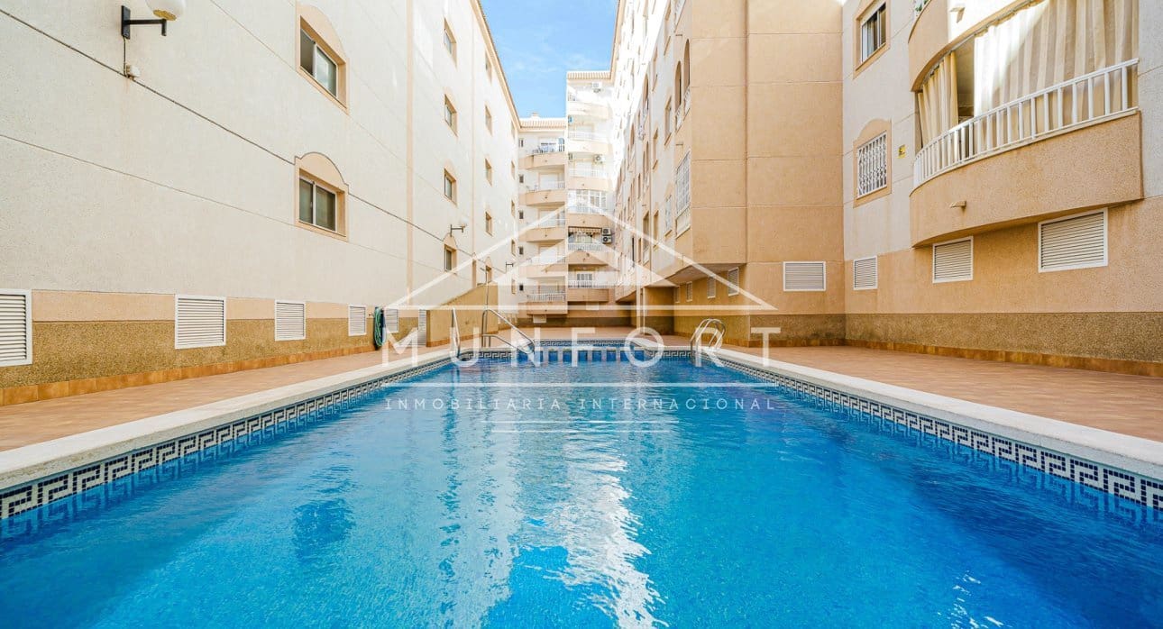 2 soveværelse Lejlighed til salg i Torrevieja med swimmingpool - € 129.900 (Ref: 9377982)