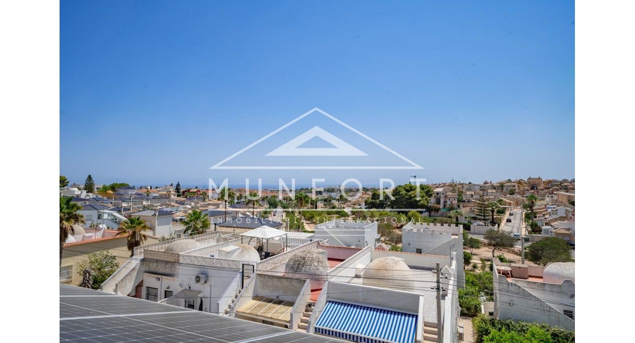 Chalet de 5 habitaciones en Orihuela Costa en venta - 395.000 € (Ref: 9378465)