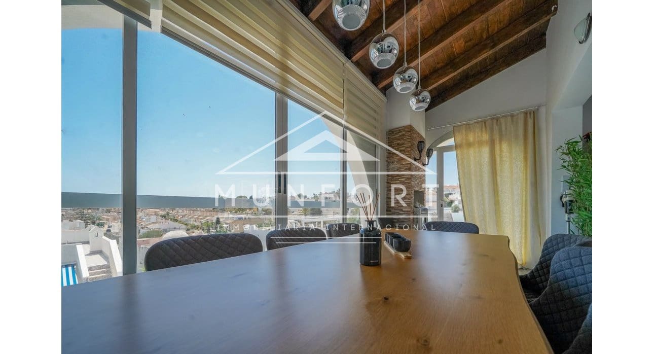 Chalet de 5 habitaciones en Orihuela Costa en venta - 395.000 € (Ref: 9378465)