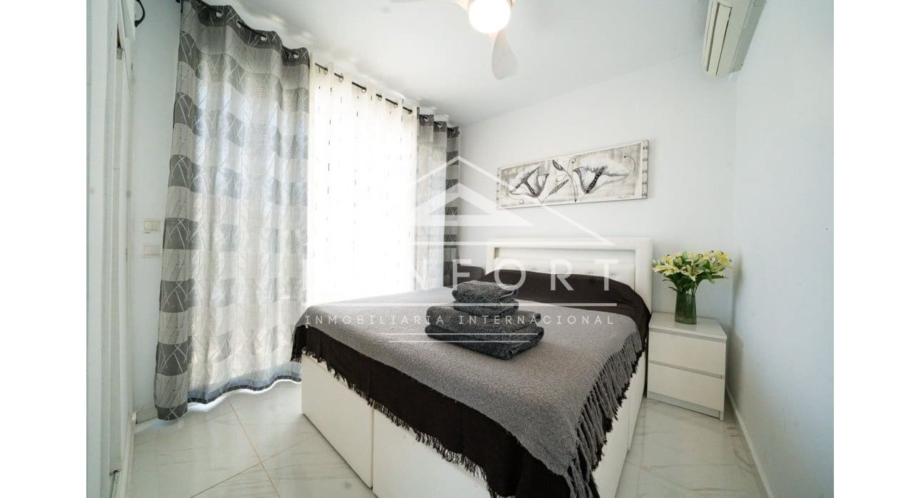 Chalet de 5 habitaciones en Orihuela Costa en venta - 395.000 € (Ref: 9378465)