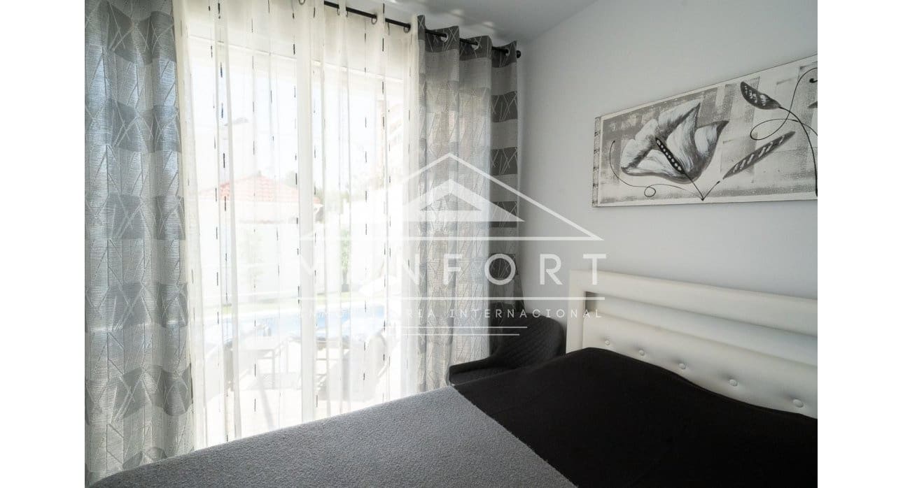 Chalet de 5 habitaciones en Orihuela Costa en venta - 395.000 € (Ref: 9378465)