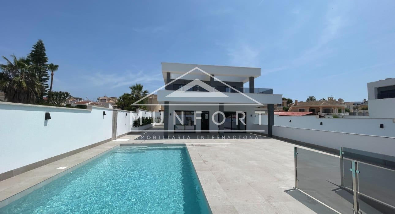 3 chambre Villa/Maison à vendre à Ciudad Quesada avec piscine - 799 900 € (Ref: 9386584)