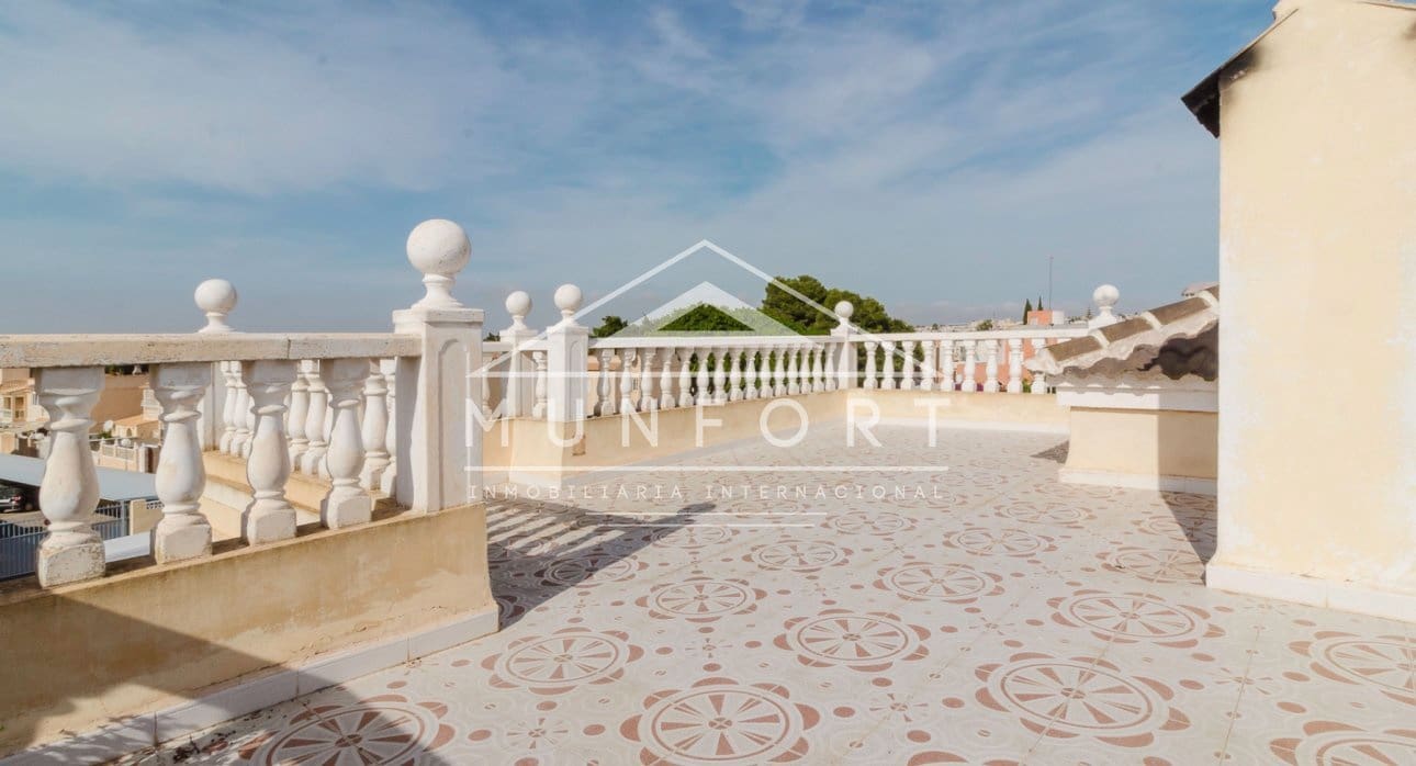 4 slaapkamer Villa te koop in Torrevieja - € 399.000 (Ref: 9386898)