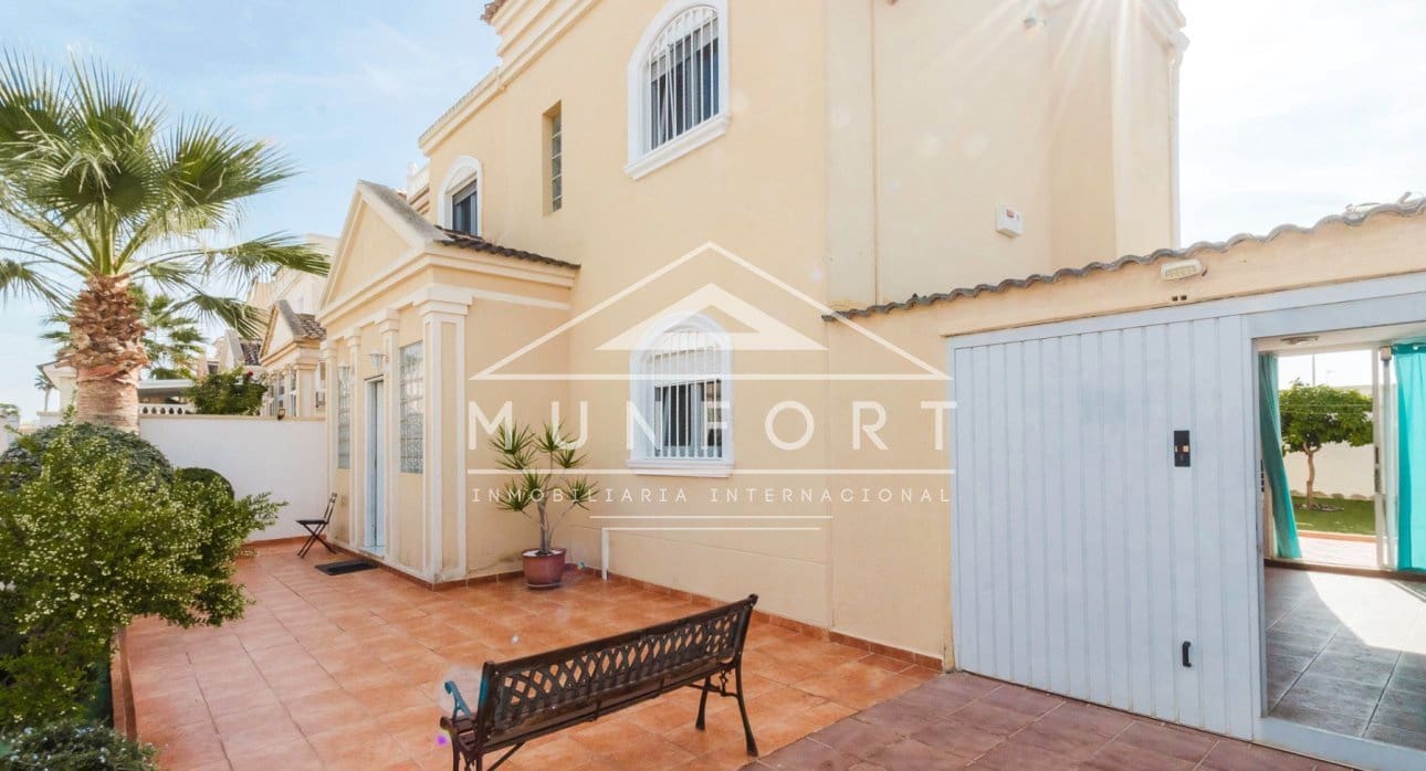 4 slaapkamer Villa te koop in Torrevieja - € 399.000 (Ref: 9386898)