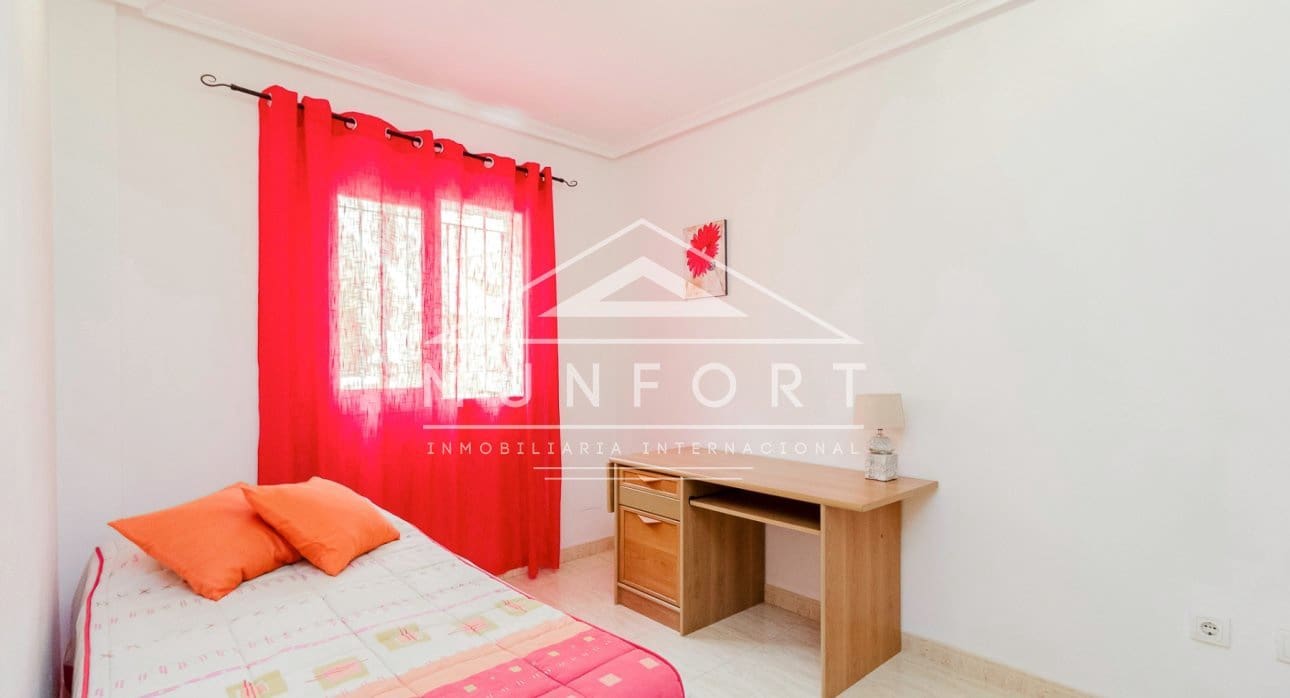 3 soverom Bungalow til salgs i Orihuela Costa med svømmebasseng - € 265 000 (Ref: 9386900)